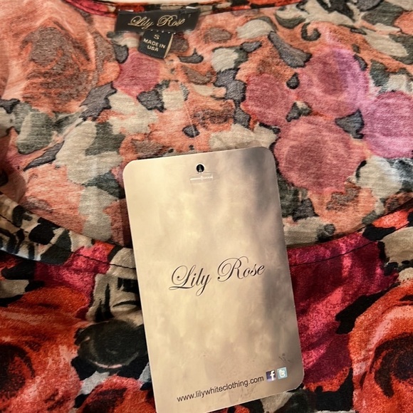 NEW Lily Rose Floral Rose Print Scoop Neck Blouse Small - Picture 12 of 16